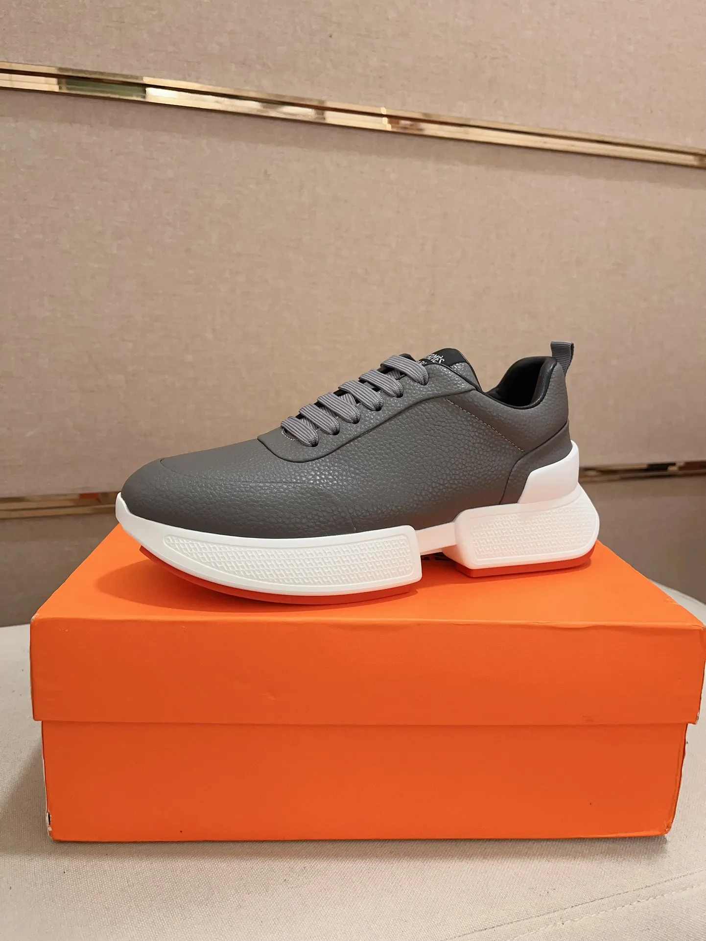 Men's clothing and shoes💰: 442💰《HERMES》【Classic original single version】Hermès; top 🔝purchase agent🔍🔍men's latest 🇺🇸 counter sales simultaneously, imported from Italy original ▲▲cowhide ▲▲ (high-end, nobility, class) ) Exquisite workmanship (Italian 🇮🇹 imported water-dyed 🐂 cowhide lining) sole: original sole provided by the original factory, ⚠️exclusive double-layer activity·TPR·rubber·combined molded outsole; super comfortable·wear-resistant·non-slip·environmental protection The real thing is more beautiful if you take the real thing (high quality, follow the order). You can enter and exit the counter at will * Number of yards: 38-44 (45 can be customized and cannot be returned or exchanged)